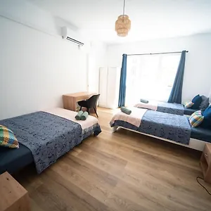 By Port Vell Rooms Barcelona